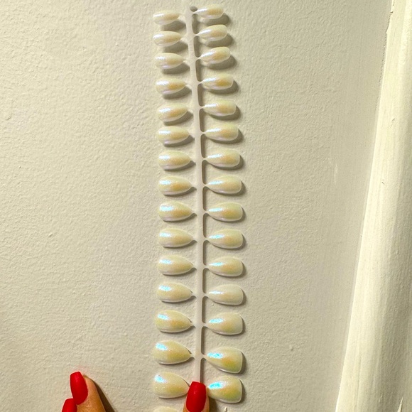 Press on nails - Picture 1 of 3